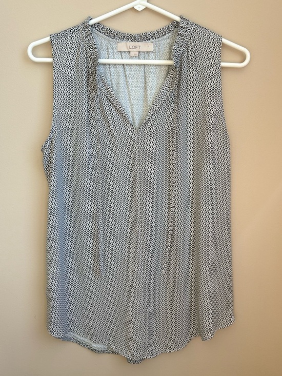 LOFT Tops - LOFT Black & White Sleeveless V-Neck Printed Blouse